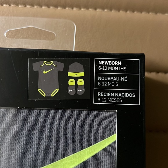 Nike Newborn 3-Piece Set - Picture 2 of 4